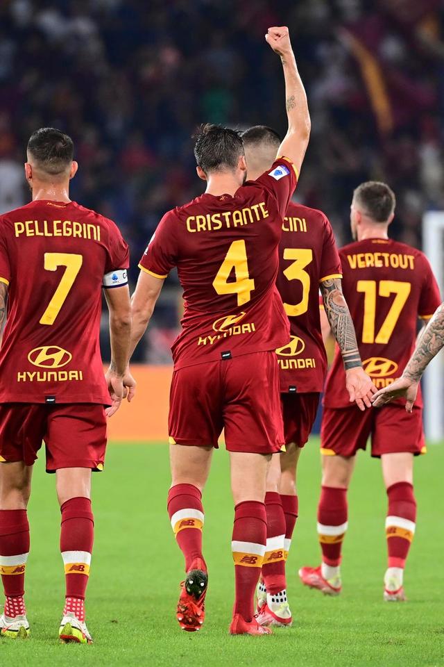 罗马队长发挥稳定,展现领袖风范带领全队 罗马队长发挥稳定,展现领袖风范带领全队