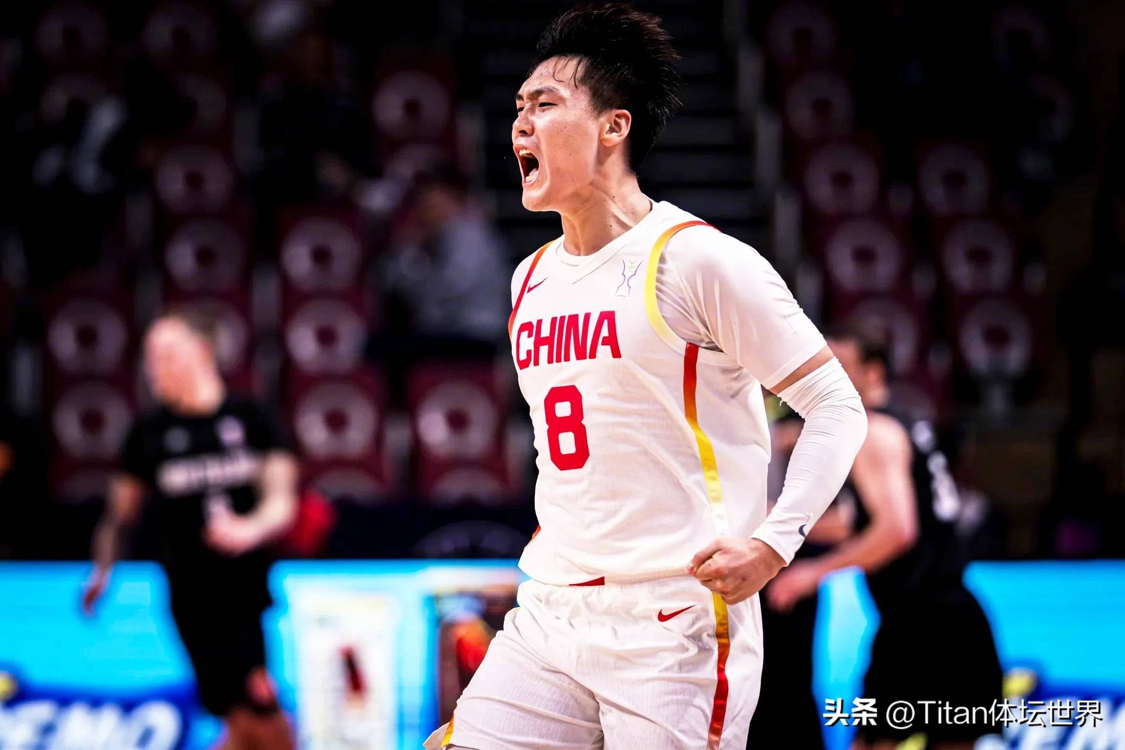 精彩一战！运动员超越对手，夺得第一名