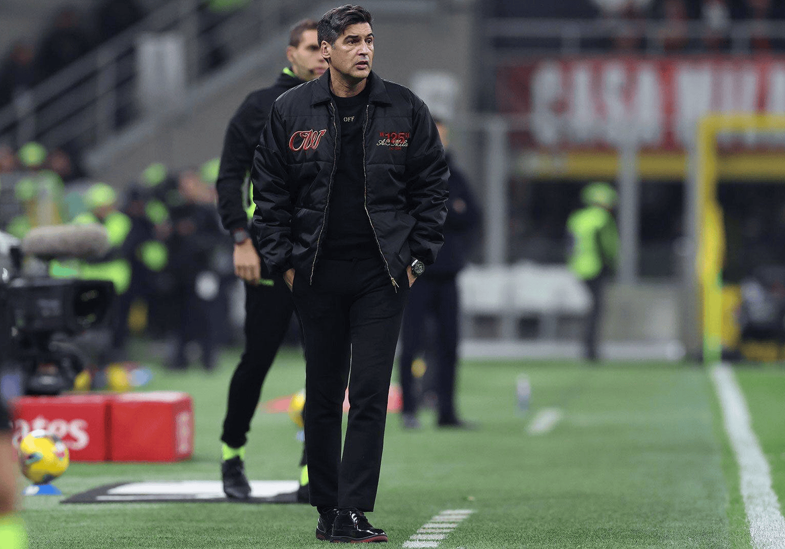 卡昂球队在比赛中展现出强大压迫和控球能力 卡昂球队在比赛中展现出强大压迫和控球能力