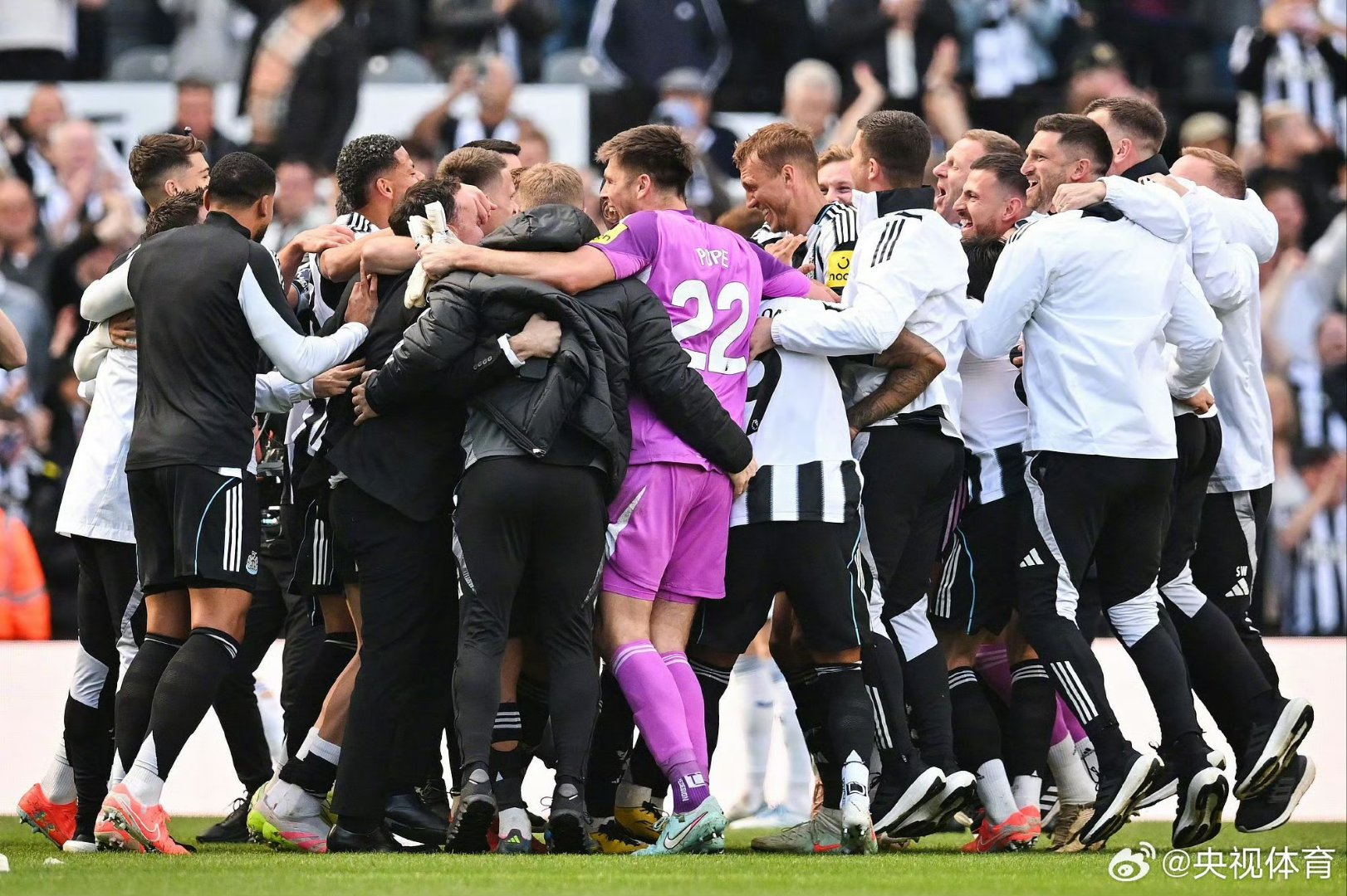 暖场赛前,欧洲足球大战即将打响 暖场赛前,欧洲足球大战即将打响