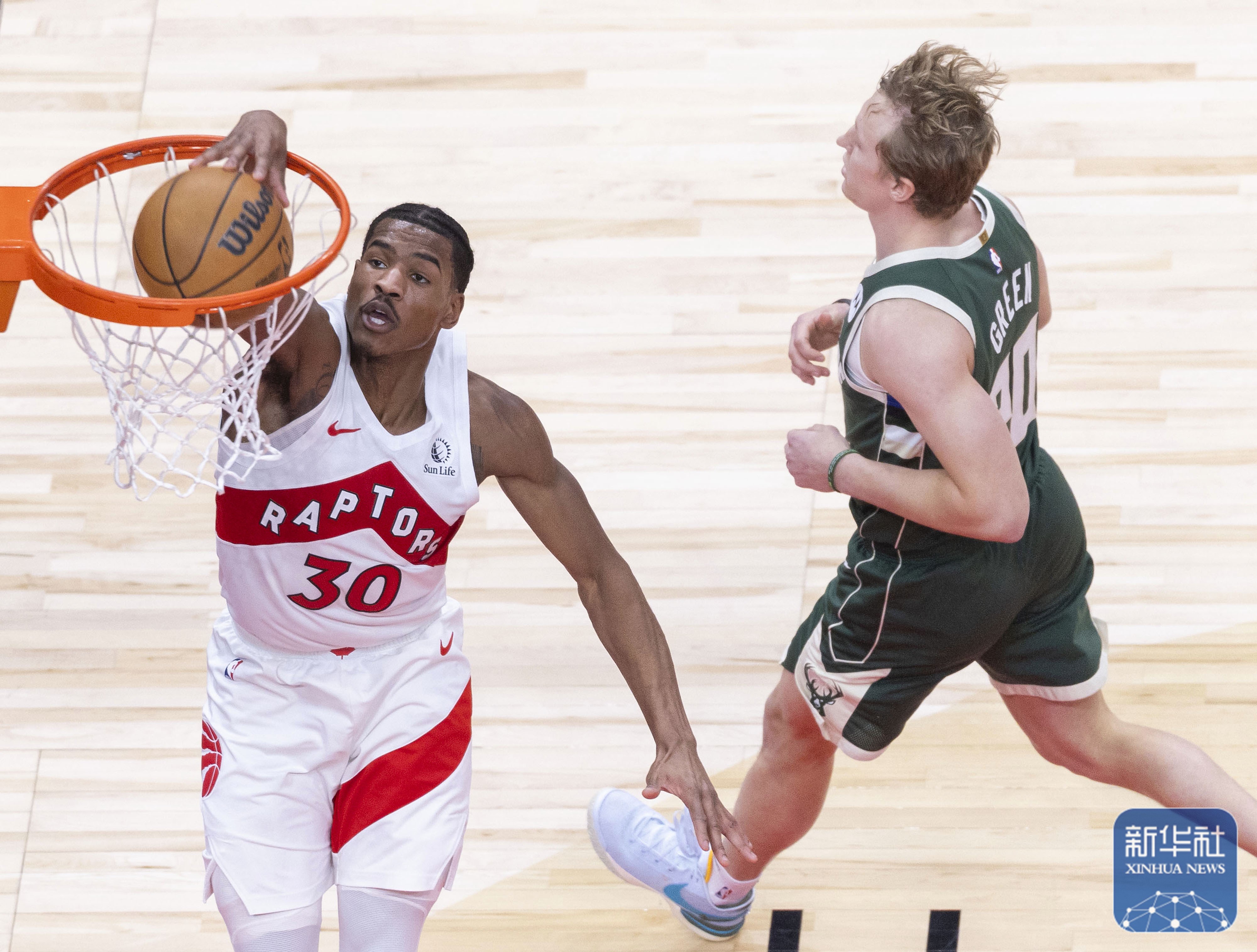 包含雄鹿轻取新疆队，锡安点燃赛场的词条