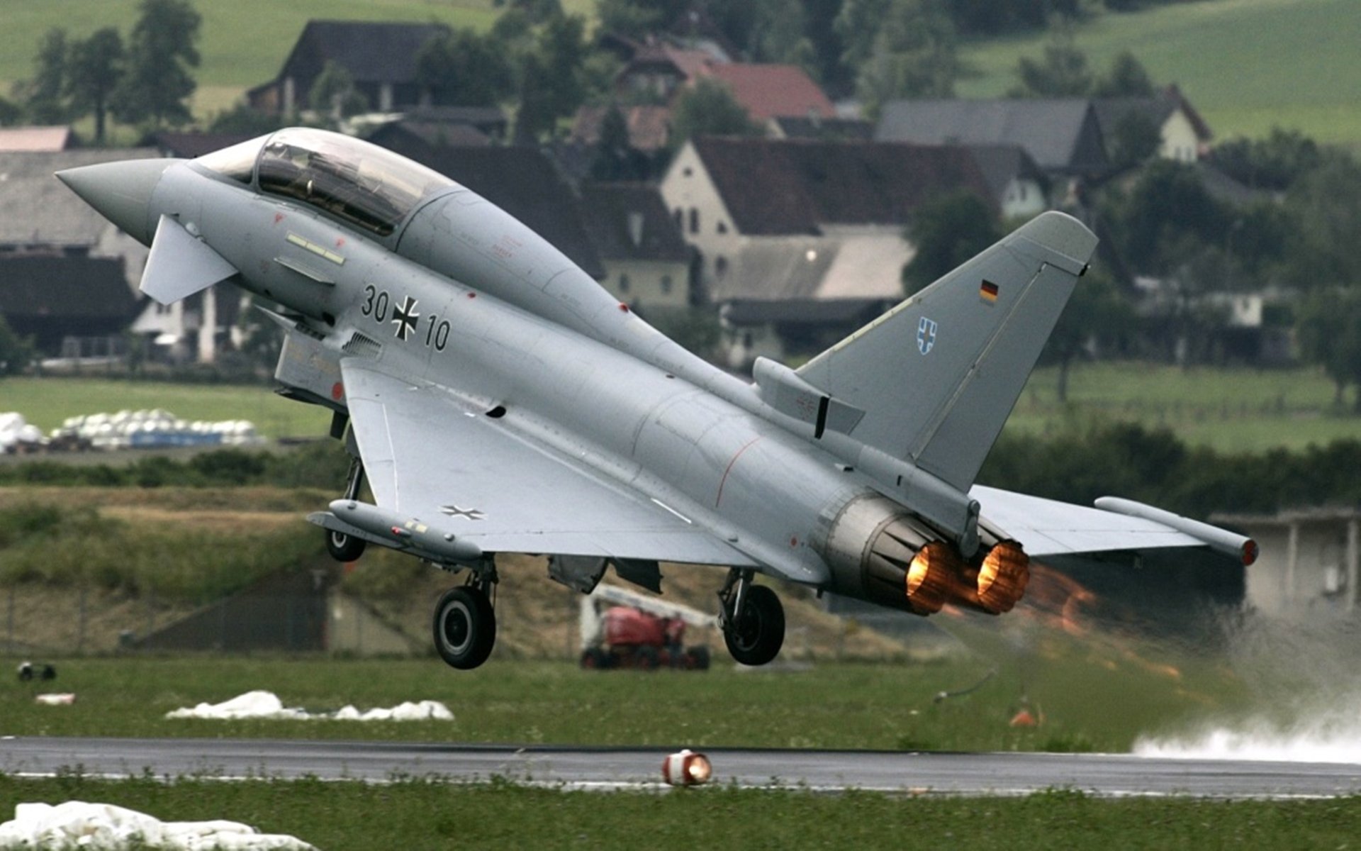 南十字星撕裂黑夜，无名军团掀翻雷恩堡垒，布雷默三记惊雷点燃冷雨赛场