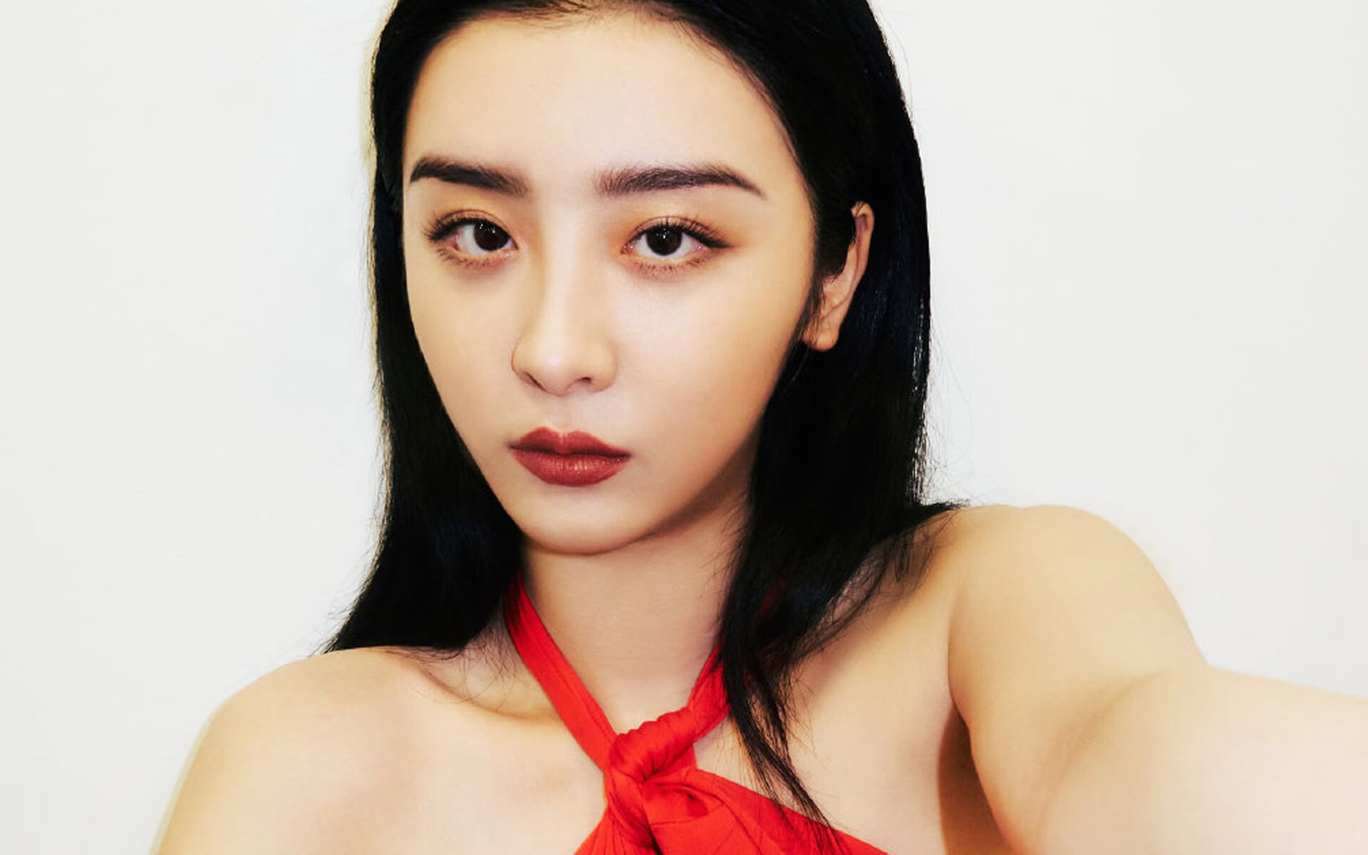 创造历史的交叉点，当字母哥遇见首钢体育馆，米切尔的三分雨改写篮球记忆